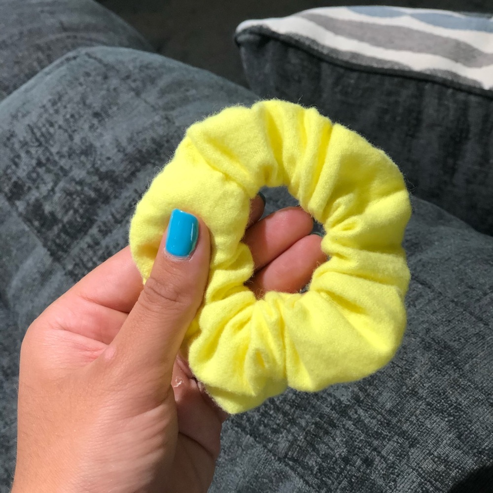 Yellow fleece scrunchie🌼💛
